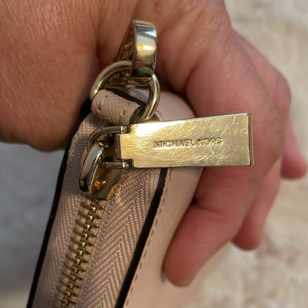 Michael Kors Continental leather wristlet in soft pink - Picture 15 of 15
